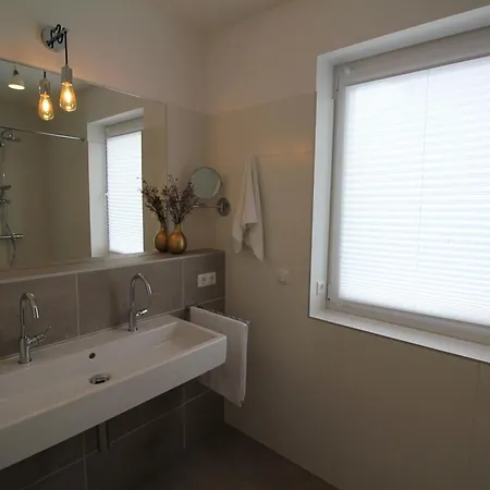 Sealodge Ruegen Mit Gratis Sauna- Und Schwimmbadnutzung Im Ahoi Sellin